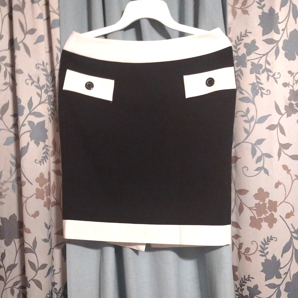 NIne West Skirt Black with white waistband size 6 Straight Skirt Career